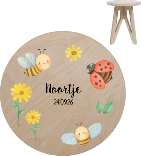 Houten krukje met naam, beestje en bloemen