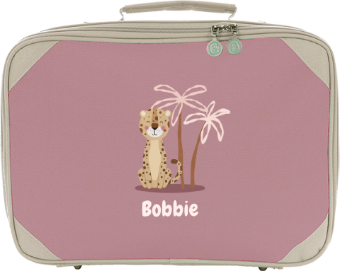 Koffertje met naam en luipaard onder palmboom