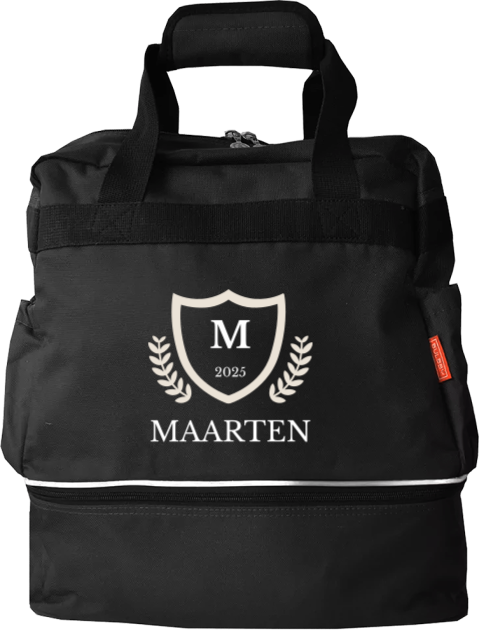 Voetbaltas met naam en logo van college