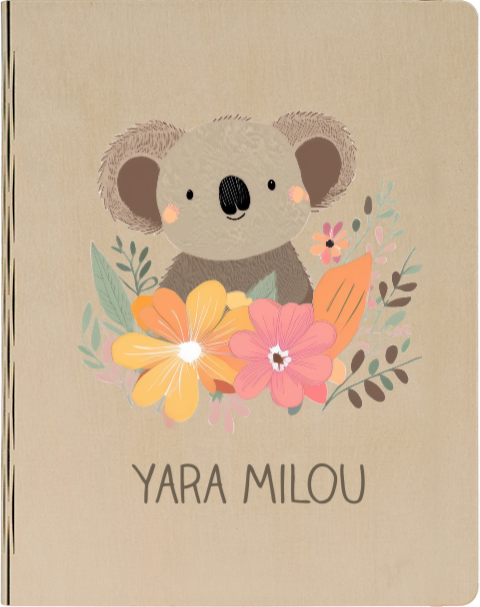 Houten babyboek met naam en lieve koala