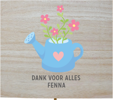 Theedoos met naam en gieter met bloemen