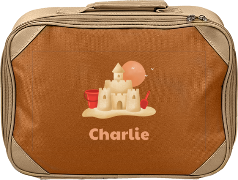 Koffertje met naam en zandkasteel