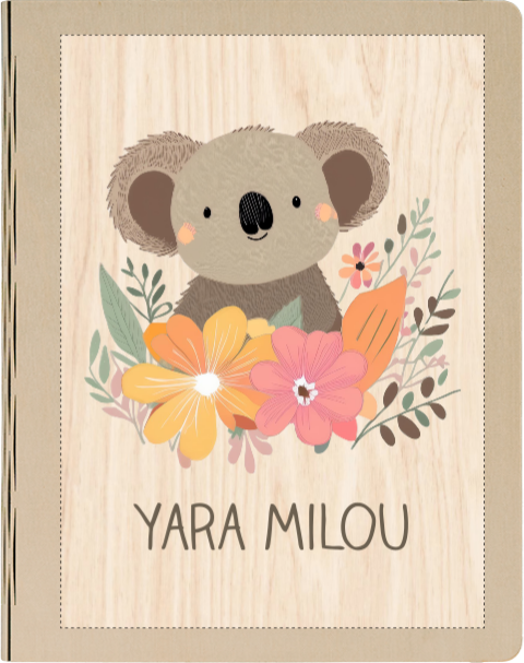 Houten babyboek met naam en lieve koala