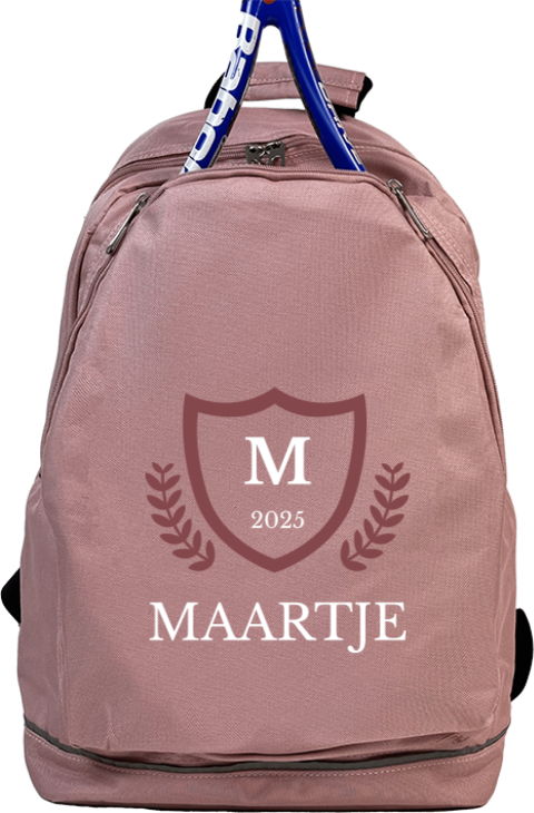 Tennistas met naam en logo van college