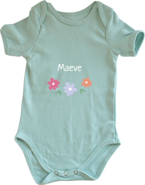 Rompertje met naam en bloemen