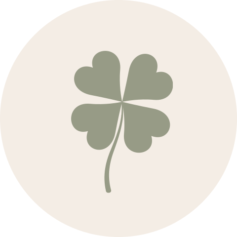 Sluitsticker beige klavertje vier