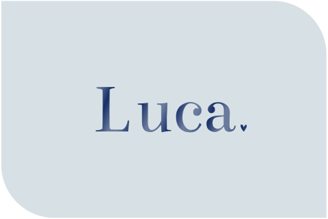 Lichtblauw geboortekaartje in unieke vorm met hoogglans