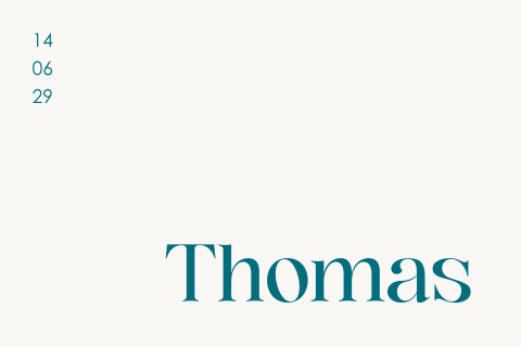 Minimalistisch liggend geboortekaartje met petrol kleur