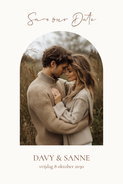 Offwhite save the date kaart met foto in boogvorm