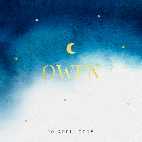 Geboortekaartje met blauw watercolor en naam en maantje in goudfolie