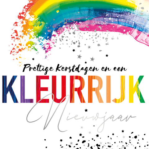 Kerstkaart met regenboog verf en zilverfolie