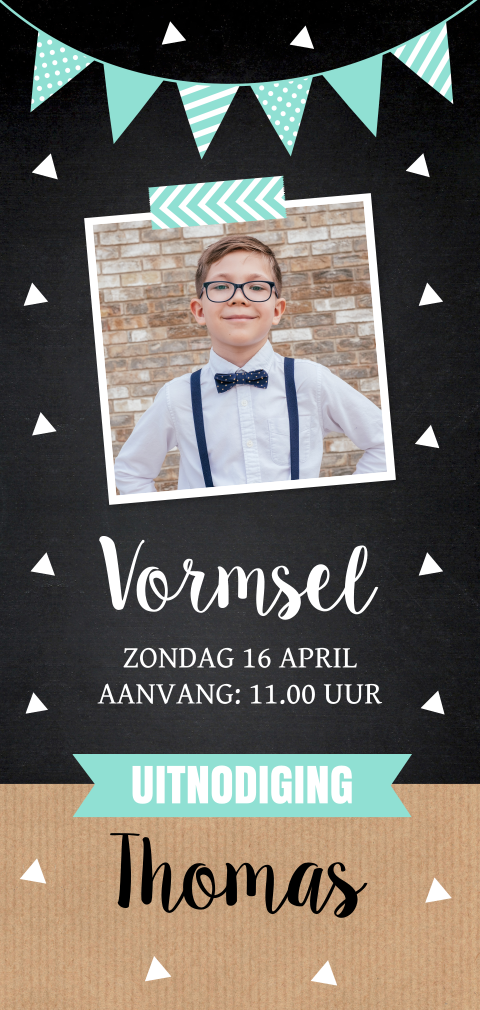 Uitnodiging vormsel jongen slinger krijtbord foto