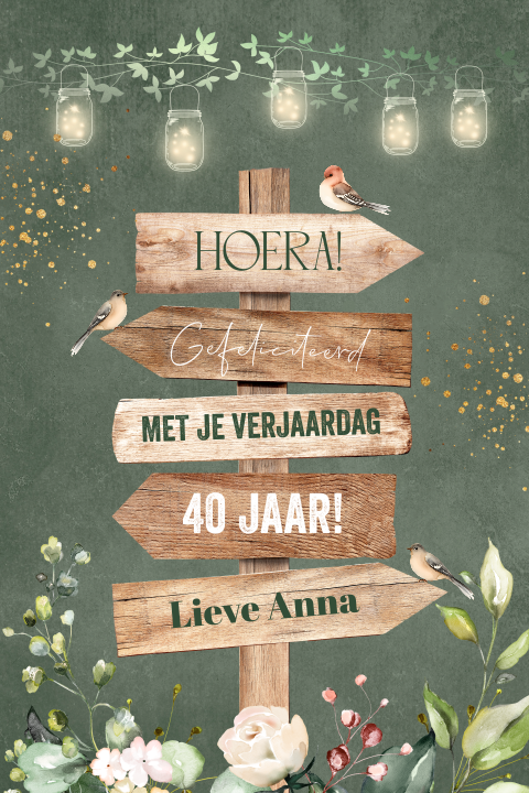 Verjaardagskaart vrouw houten wegwijzer lampjes bloemen vogels