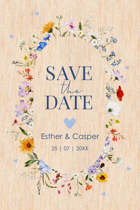 Save the Date kaart op echt hout bloemenkrans blauw