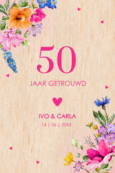 Jubileum uitnodiging 50 jaar getrouwd echt hout fleurige bloemen 