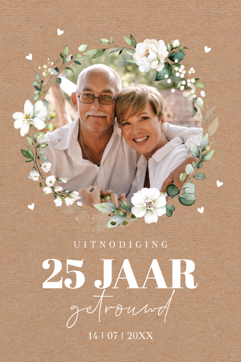 Jubileum uitnodiging met foto bloemenkrans kraft 25 jaar getrouwd