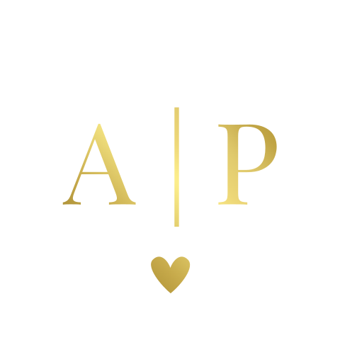 Rond labeltje met gaatje en initialen goudfolie | 16 stuks