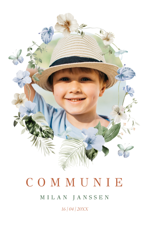 Communie uitnodiging jongen met foto boog bloemen blauw vlinders