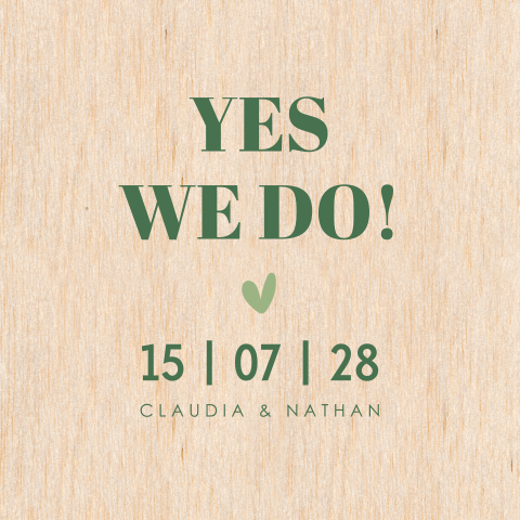 Trouwkaart op echt hout modern typografie groen