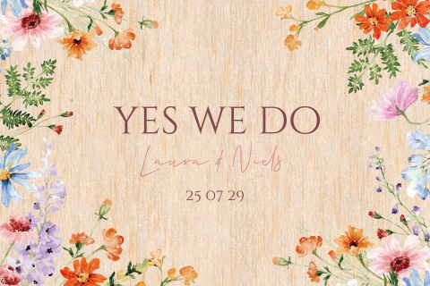 Trouwkaart echt hout gekleurde bloemen