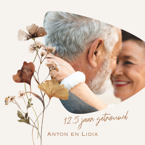 Watercolor uitnodiging 12,5 jubileum met veld bloemen