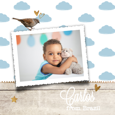 Trendy foto aankomstkaartje met hout, zacht blauwe wolkjes