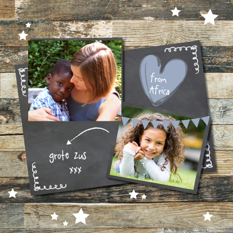 Jongens foto collage aankomstkaartje met krijtbord en hout print
