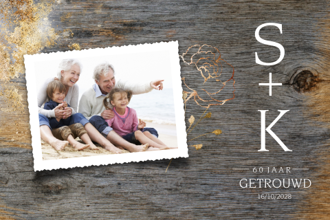 Stijlvolle uitnodiging 60 jaar getrouwd met houtlook ondergrond