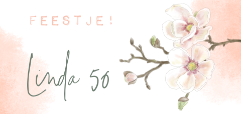 Vrouw 50 jaar uitnodiging met mooie bloemen in roze