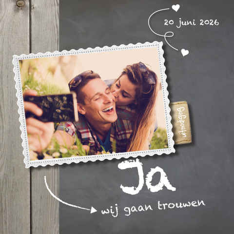 Trouwkaart foto hout en krijtbord met label