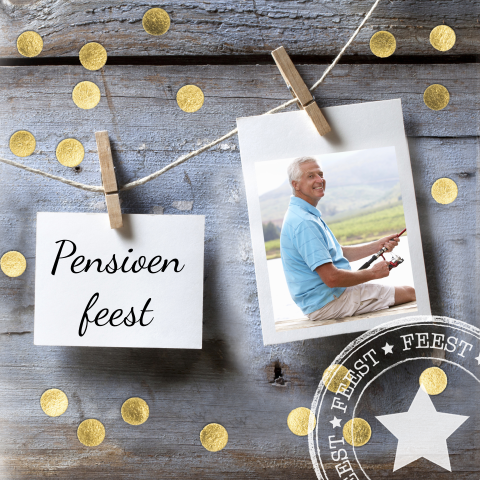 Uitnodiging pensioen feest met hout en gouden confetti