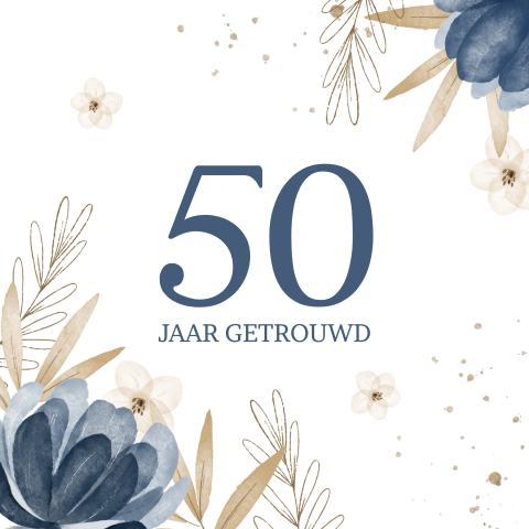 Uitnodiging 50 jaar getrouwd met donkerblauwe bloemen en takjes