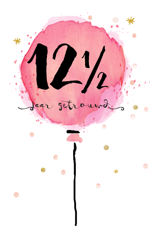 Uitnodigingskaart met roze aquarel ballon typografie