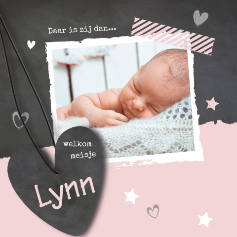 Geboortekaartje meisje schoolbord met print hartjes label in roze