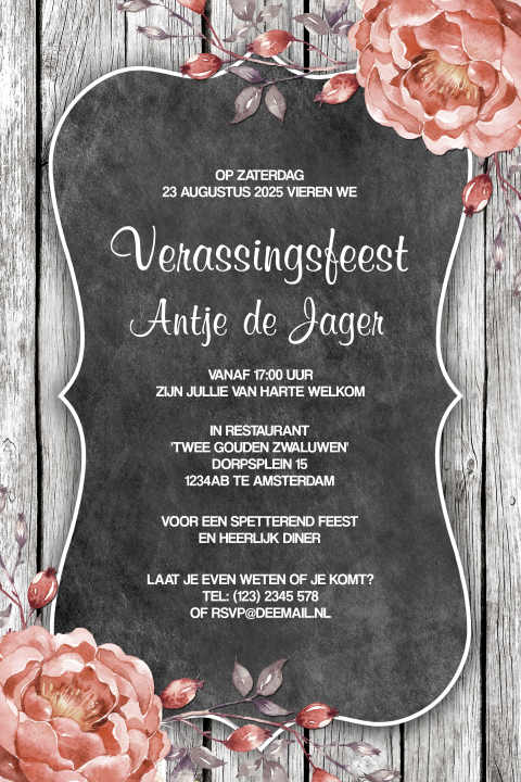 Vintage verassingsfeest uitnodiging met bloemen en krijtbord