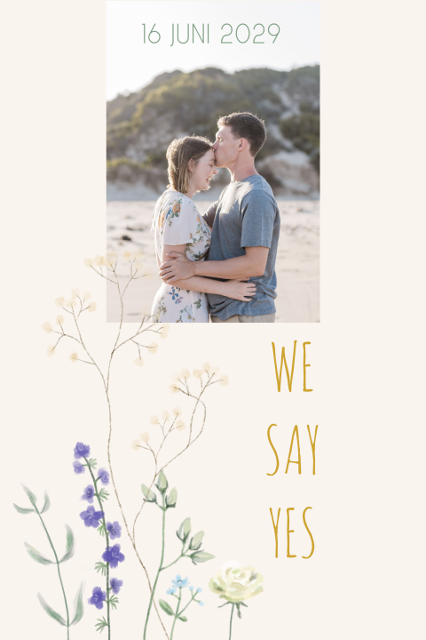 Trouwkaart met foto en bloemen in paars en blauw