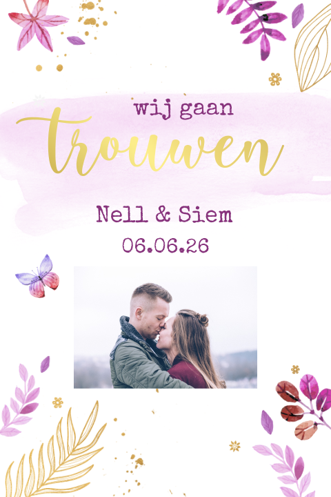Trouwkaart met paarse bloemen en eigen foto en foliedruk