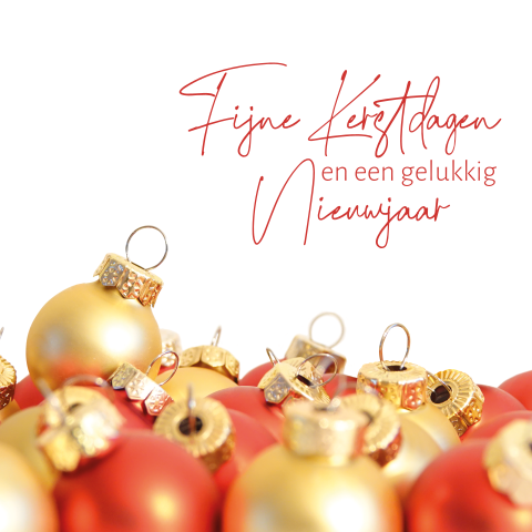Zakelijke kerstkaart met rode en goudkleurige kerstballen