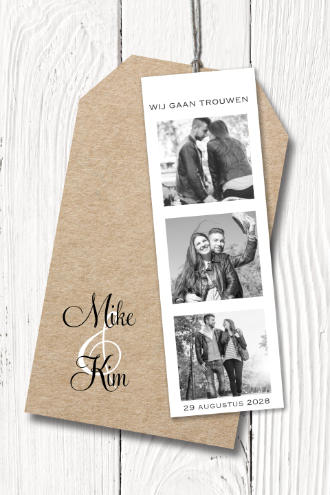 Mooie trouwkaart met wit gekleurd hout en fotostrip