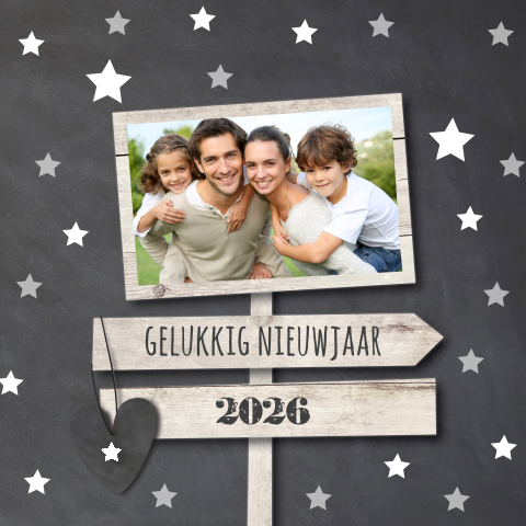 Nieuwjaarskaart met foto op houten bord met tekst krijtbord