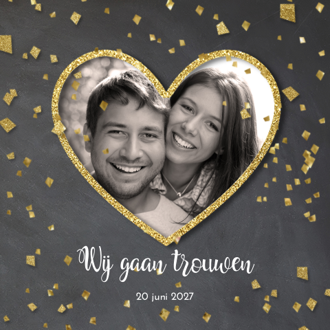 Mooie trouwkaart met hart, confetti en krijtbord