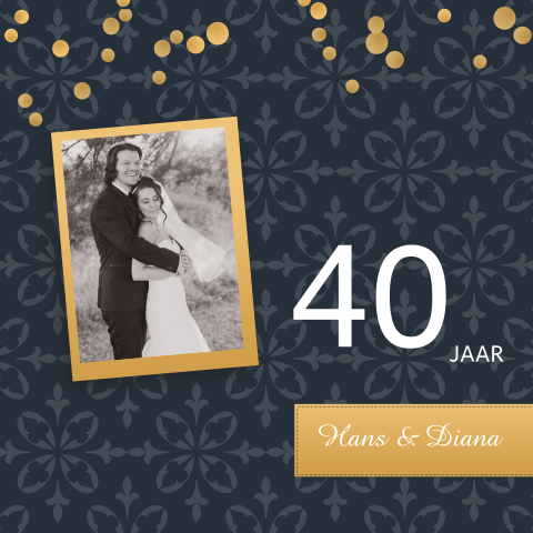 Uitnodiging 40 jaar getrouwd met goud barok look en confetti