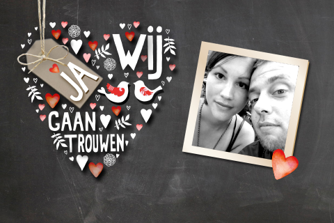 Trouwkaart enkel schoolbord hartjes in rood en wit
