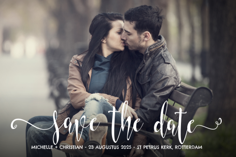 Dubbelzijdige save the date kaart met foto en moderne typografie