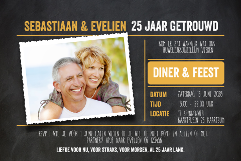 25 jaar getrouwd uitnodiging met foto en krijtbord achtergrond
