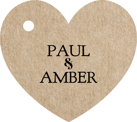 Kraft look label vorm van een hartje voor trouwkaart