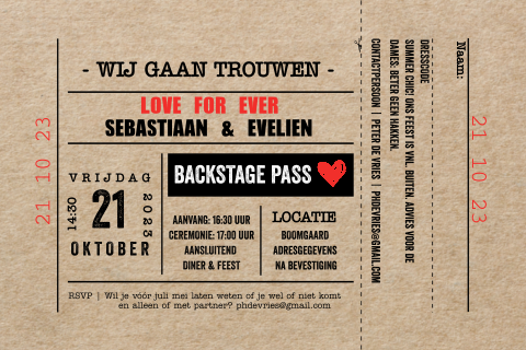 Trouwkaart ticket met kraft achtergrond