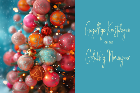 Kerstkaart met vrolijke kerstballen in pastel tinten
