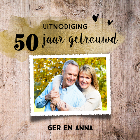Hippe jubileum uitnodiging 50 jaar getrouwd met goud en hout