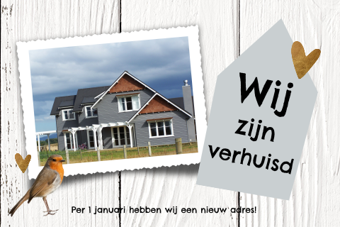 Verhuiskaart met wit hout koper huisje en label